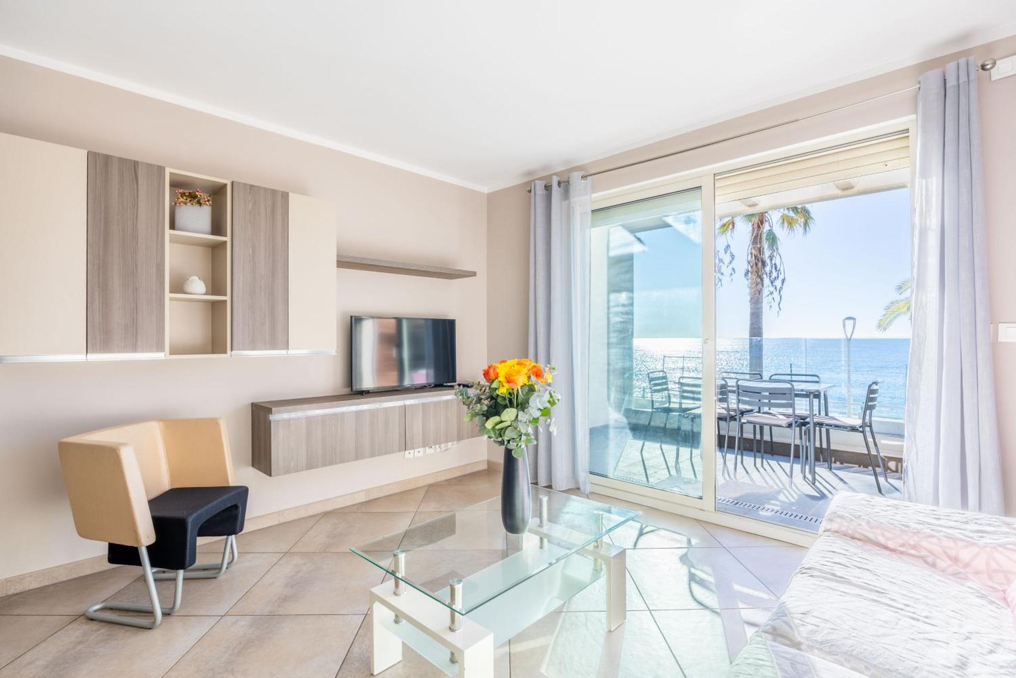 Le Midi 8 By Estates Cannes Exterior photo